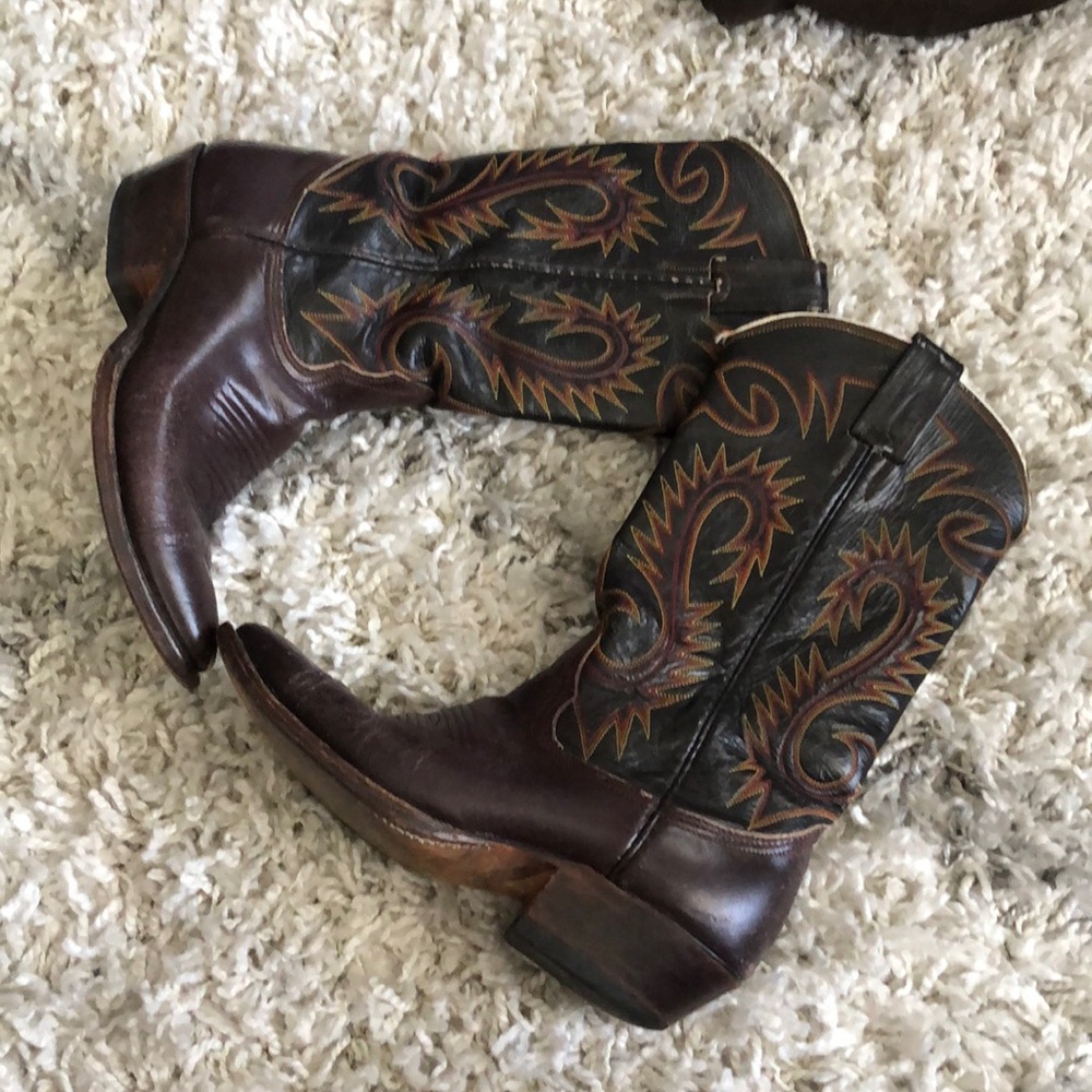 Nocona Boots says 6D = 7.5-8 cowboy boots vintage women’s girls